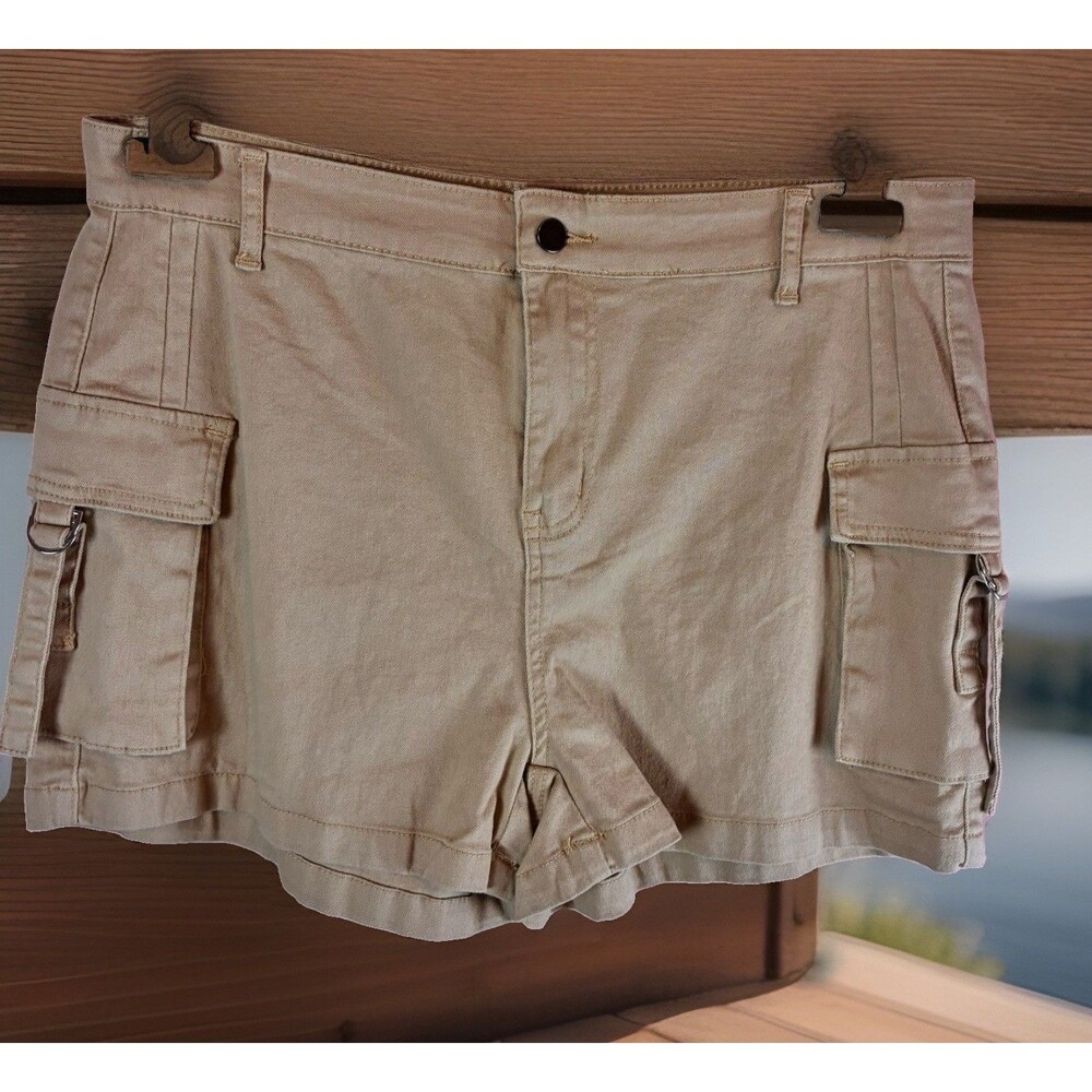 NWT Luvamia Women’s Khaki Cotton Cargo Shorts Size XL